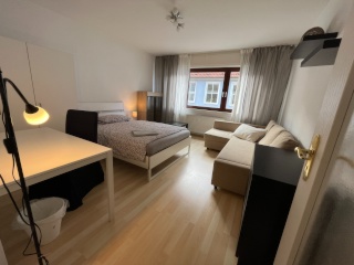 Anzeigenbild: charmantes WG-Zimmer in einer 3er Wohngemeinschaft BEFRISTET 01.07.-31.10.25