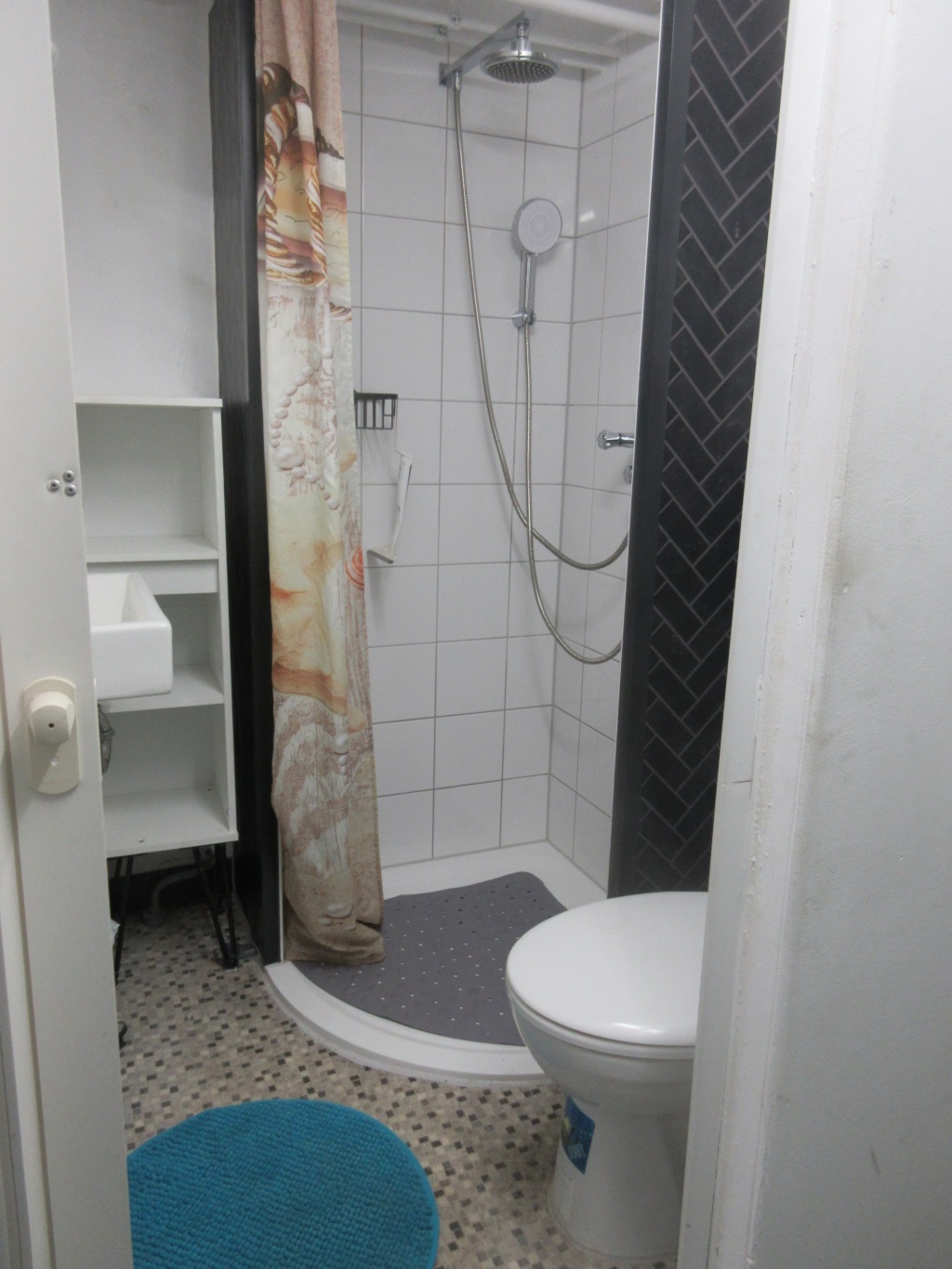 WG-Zimmer Untertürkheim Goldbergstraße 6 - Bad UG