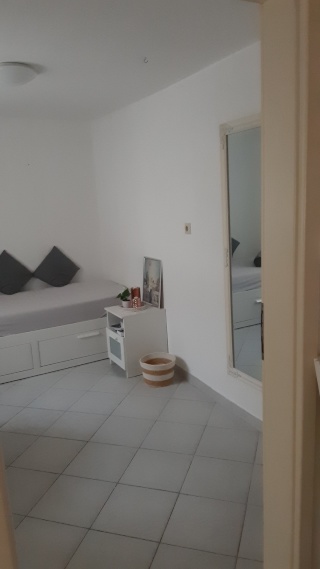 Anzeigenbild: Großes und helles Zimmer