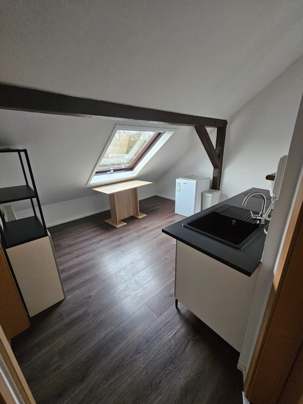 WG-geeignete 2-Zimmer-Wohnung im Dachgeschoss – Stuttgart-Nord