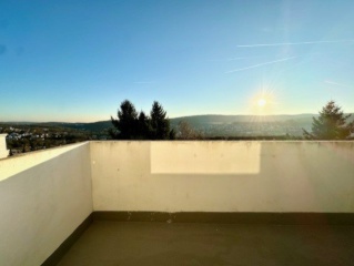 Ad image: Renoviertes Zimmer in 2er-WG Penthouse-Wohnung mit sep. Küche nähe Wiesbaden