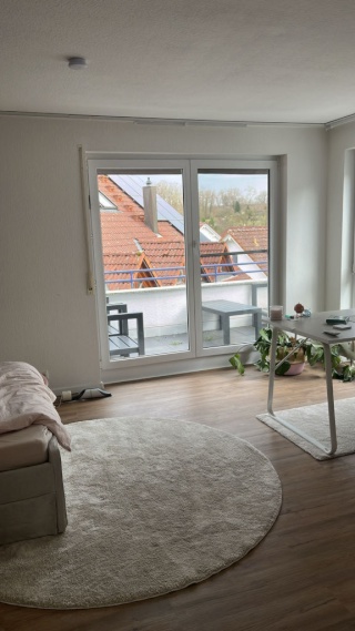 Anzeigenbild: Tolles Wg-Zimmer in moderner WG mit eigenem Balkon