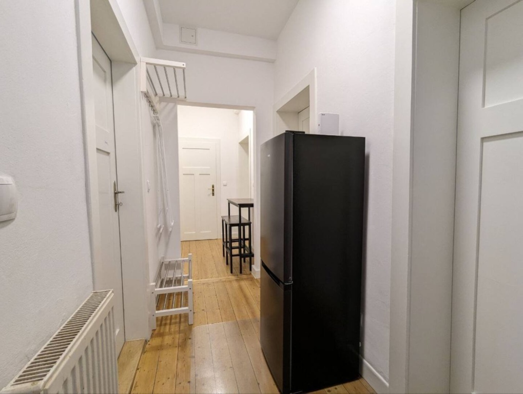 WG-Zimmer Rohrbach Karlsruher Straße 68 - Garderobe, Schuhschrank, Hutablage, Feuerlöscher, Erste-Hilfe-Kasten und Staubsauger befinden sich im Flur
