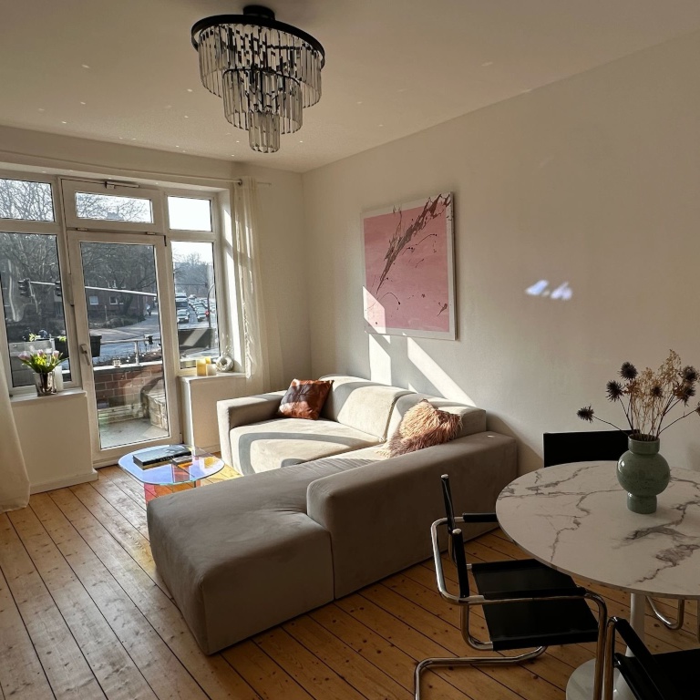Untermiete: Sonnendurchflutetet 2-Zimmer Wohnung mit Südbalkon in Eimsbüttel