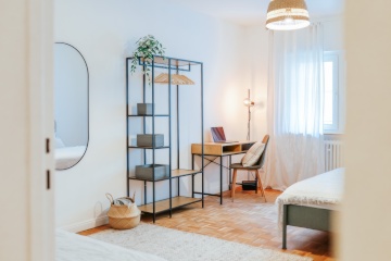 Ad image: Perfekt für eine 3er-WG auf Zeit - Helle, stylische Wohnung (voll möbliert, 2 Balkone)