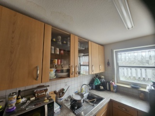 Anzeigenbild: Biete möbliertes Zimmer mit Loggia