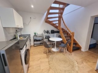 Renoviert, möbliert 2-Zimmer Wohnung