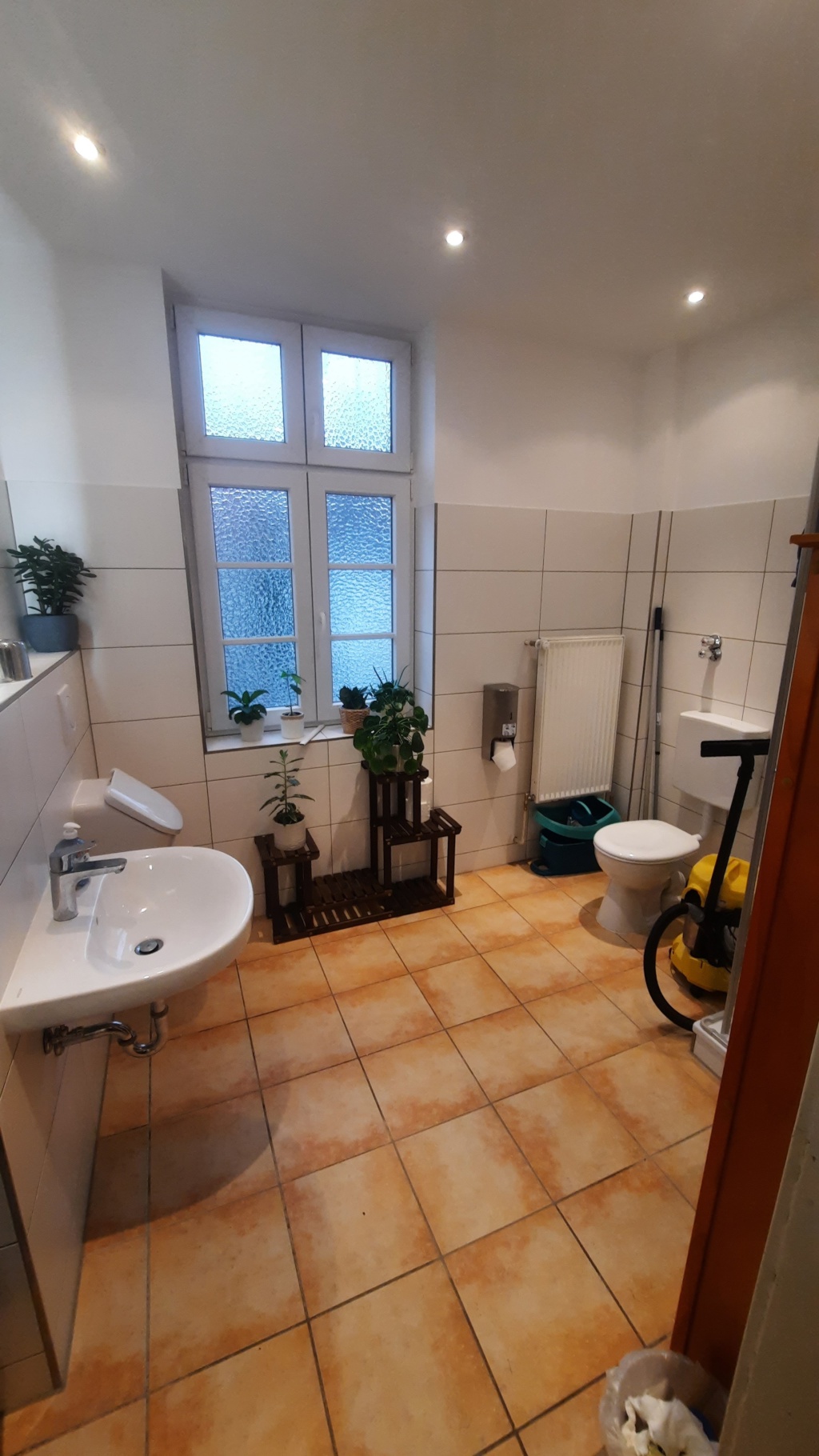 WG-Zimmer Nordend-West Falkensteiner Str. 60 - Bad 1. OG