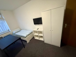 Anzeigenbild: 🏡 Möblierte 1-Zimmer-Apartments & WG-Zimmer auf Zeit – Fußläufig zum Forum/HBF