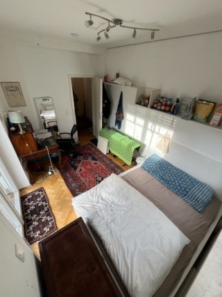 Anzeigenbild: Private furnished room with Balcony available immediately (long-term)