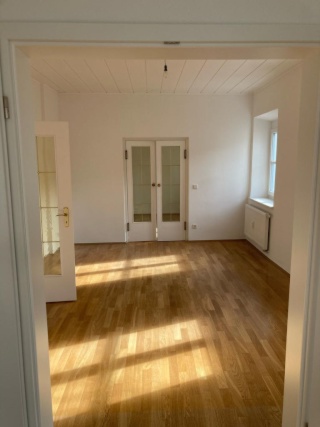 Anzeigenbild: Suche Mitbewohnerin, in zweier Wg mit zwei eigenen Zimmern pro Person in heller, Traumaltbau Wohnung mitten in der Altstadt Dachau, mit Terrasse