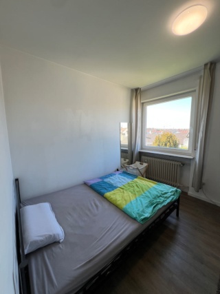 Ad image: Kleines Zimmer in 6er-WG für junge Berufstätige