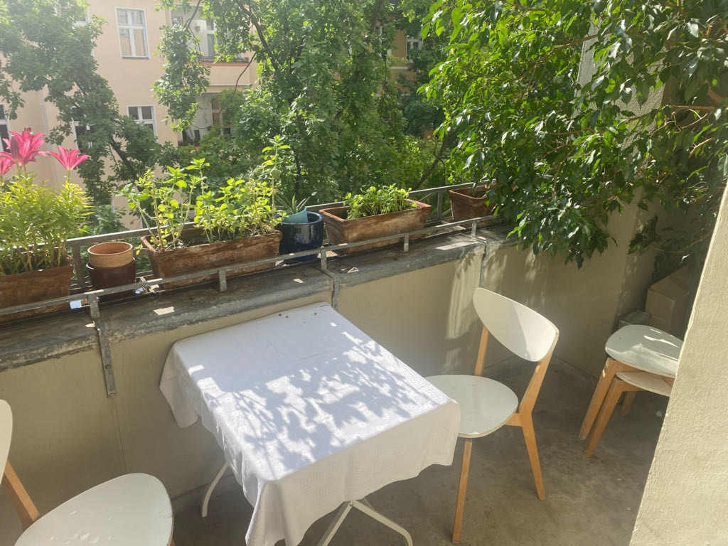 Flatshare Charlottenburg-Wilmersdorf Holsteinische Straße - Überdachter Balkon mit Morgensonne