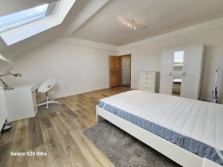 Anzeigenbild: Frei ab 01.04.26, WG Zimmer,  20qm, mit Küche und Bad auf gleicher Etage