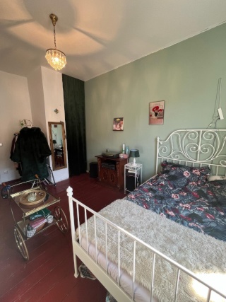 Anzeigenbild: Zwischenmieter*in für schöne Altbauwohnung gesucht (13.08. - 06.12.)