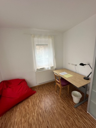 Anzeigenbild: Student gesucht, Haus mit Wg’s 50 Meter von der Dualen Hochschule entfernt