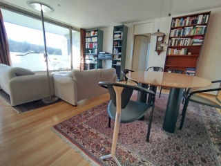 Anzeigenbild: Großes 15m²-Zimmer in 2er-WG mit Loggia, Aufzug & Schwimmbad – Schnell in Frankfurt