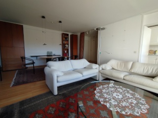 Anzeigenbild: Großes 12m²-Zimmer in 2er-WG mit Loggia, Aufzug & Schwimmbad – Schnell in Frankfurt