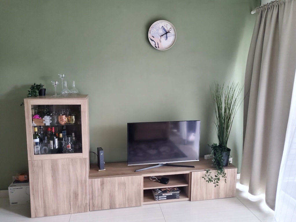 WG-Zimmer Bilk Witzelstraße, xxx - Tv mit Appletv und Barschrank