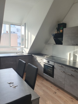 Anzeigenbild: Wohnung, geeignet für 4er WG, zentral, Altbau, mit Einbauküche
