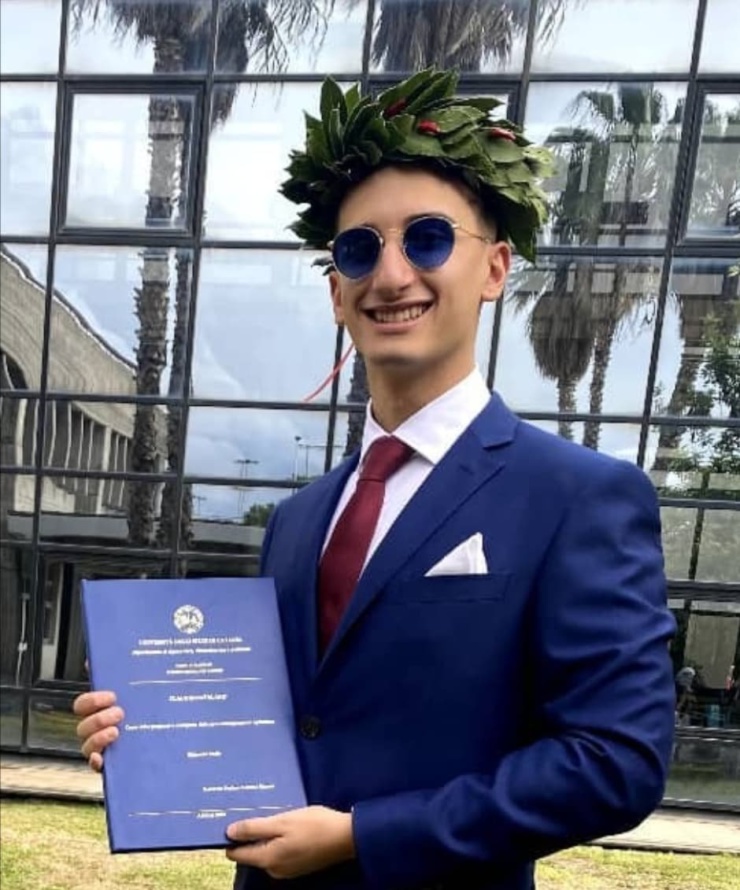 Anzeigenbild: Hallo Schatz, Ich bin Claudio Catalano und bin ein Erasmus-Student, der zwei Monate lang ein Zimmer oder eine Studiowohnung in Halle sucht, vom 20. bis 20. Juli. Ich bin ein respektvoller und ordentlicher Mensch.