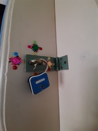 Ad image: **Charmantes WG Zimmer zentral in Mosbach Neckarelz *** Zimmer apricot