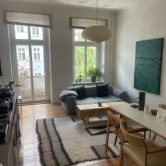 2 Zimmer und Balkon Altbau am Boxhagener Platz zur Zwischenmiete — photo 1