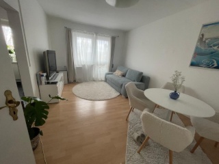 3-Raumwohnung August-Zwischenmietende gesucht; 68 qm vollmöbliert in Friedrichshain — photo 1