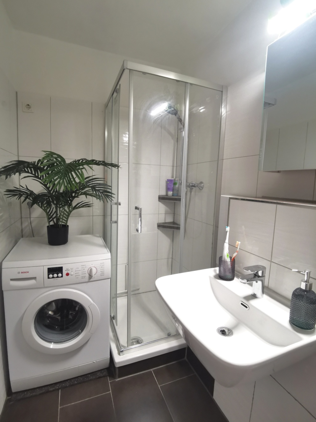 49qm modern möblierte 2-ZI-Whg || Düsseldorf-Pempelfort || super hell || riesen Balkon – Düsselthaler Straße 31, 40211 Düsseldorf Pempelfort – Vorschaubild 9