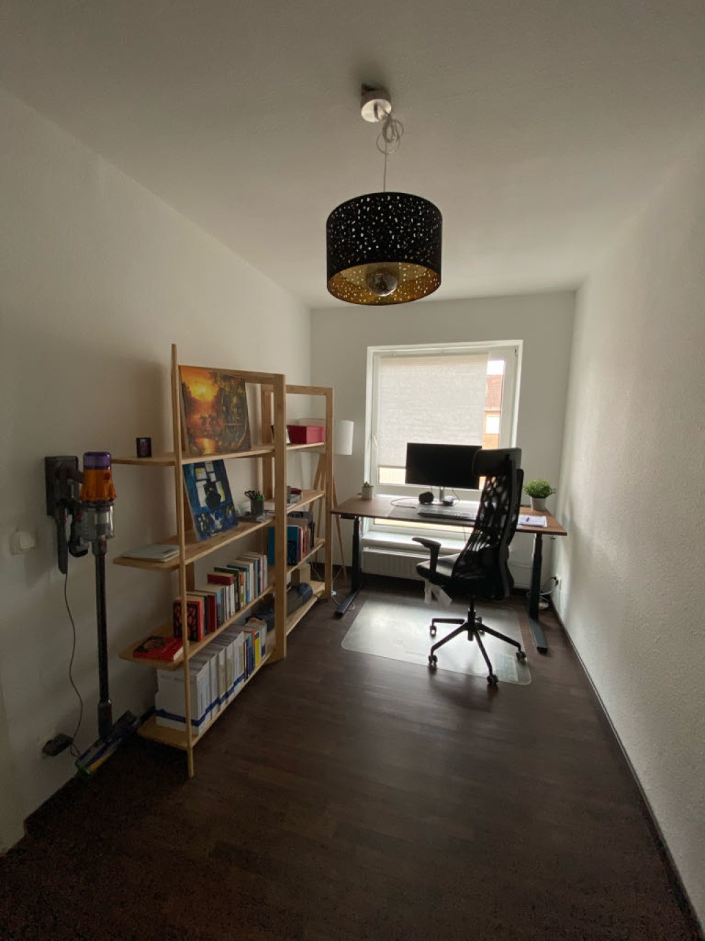 Flat Barmbek-Nord Lienhardstraße - Arbeitszimmer mit höhenverstellbarem Schreibtisch