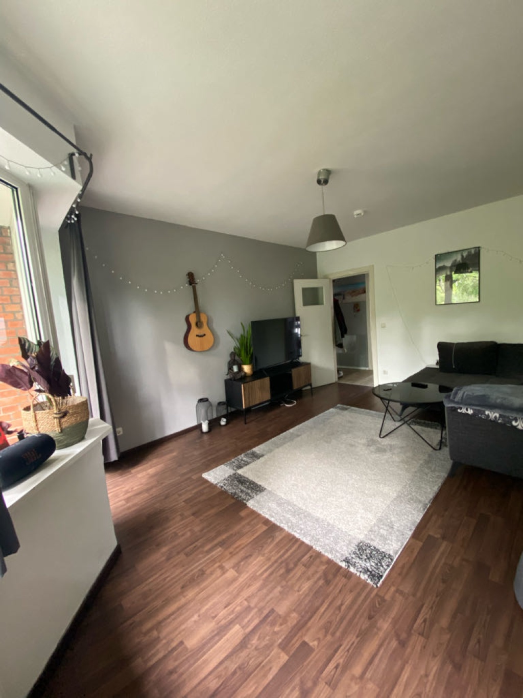 Flat Barmbek-Nord Lienhardstraße - Wohnzimmer mit Balkon