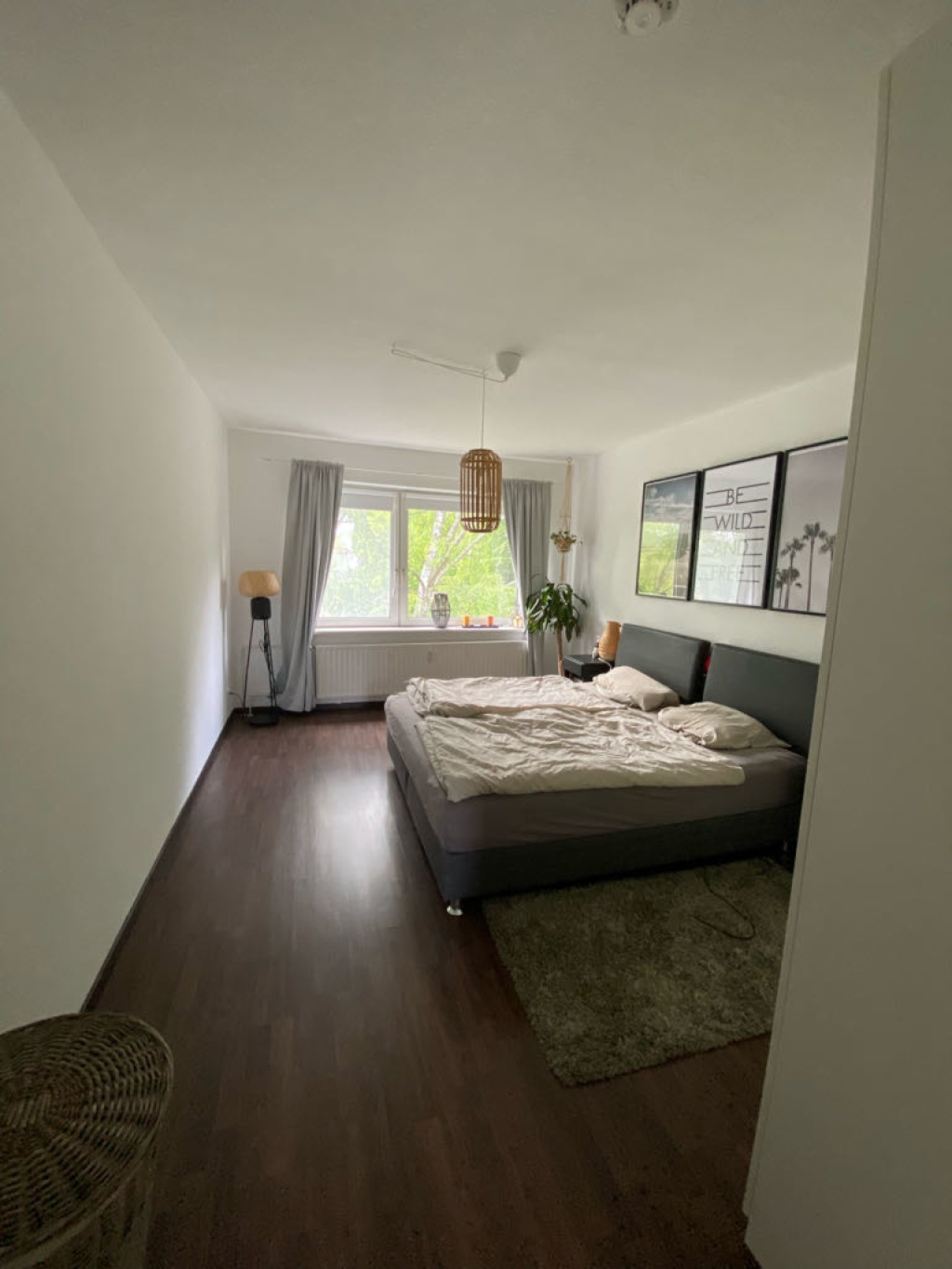 Flat Barmbek-Nord Lienhardstraße - Schlafzimmer mit 180x200 cm Bett und grossem Schrank