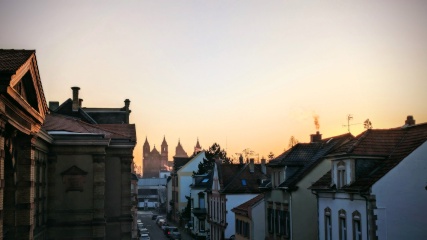 Anzeigenbild: 2-Zimmer-Küche-Dachterasse - auf Wunsch mit kompletter Einrichtung