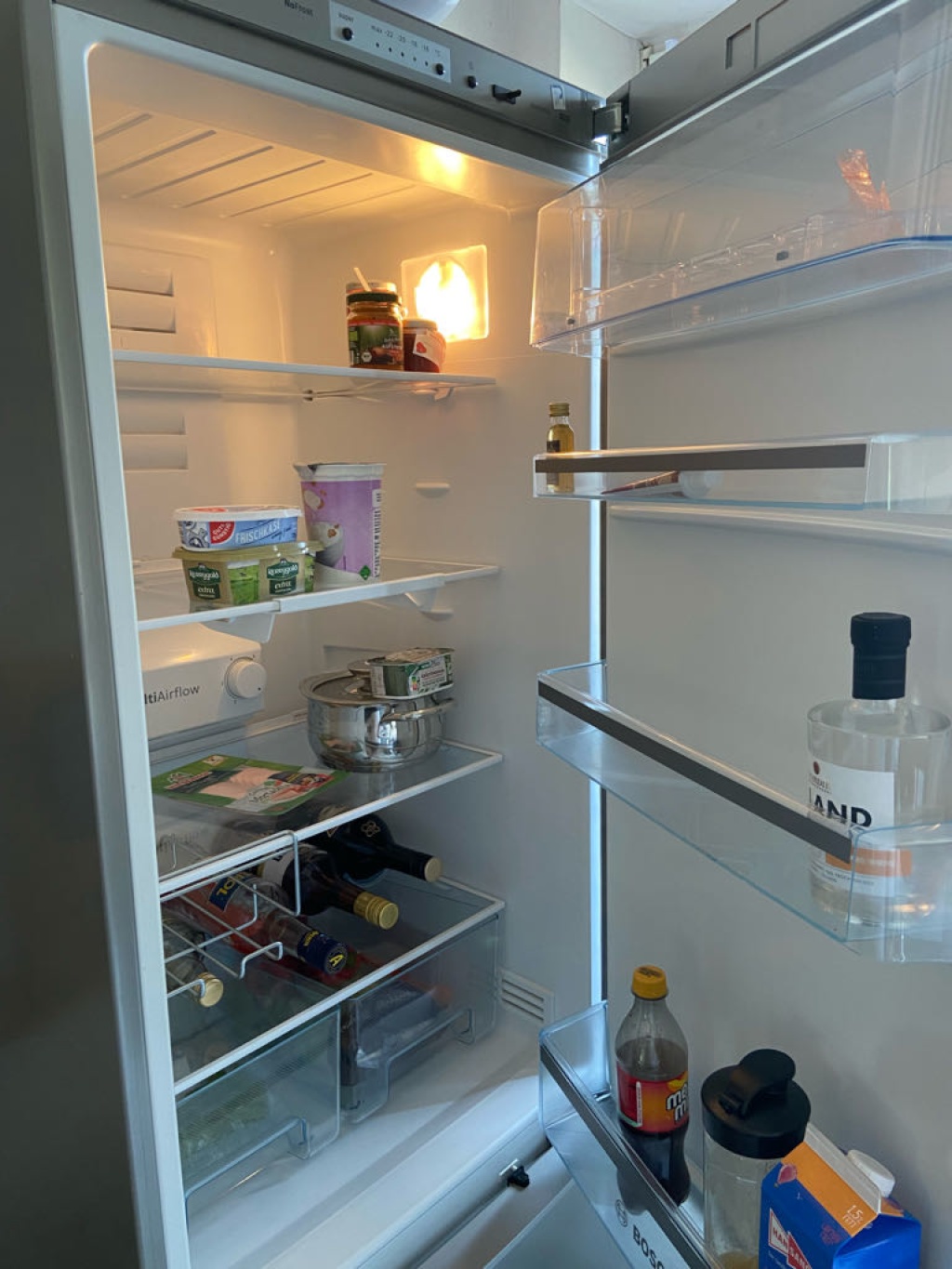 Flat Barmbek-Nord Lienhardstraße - Kühlschrank mit viel Stauraum