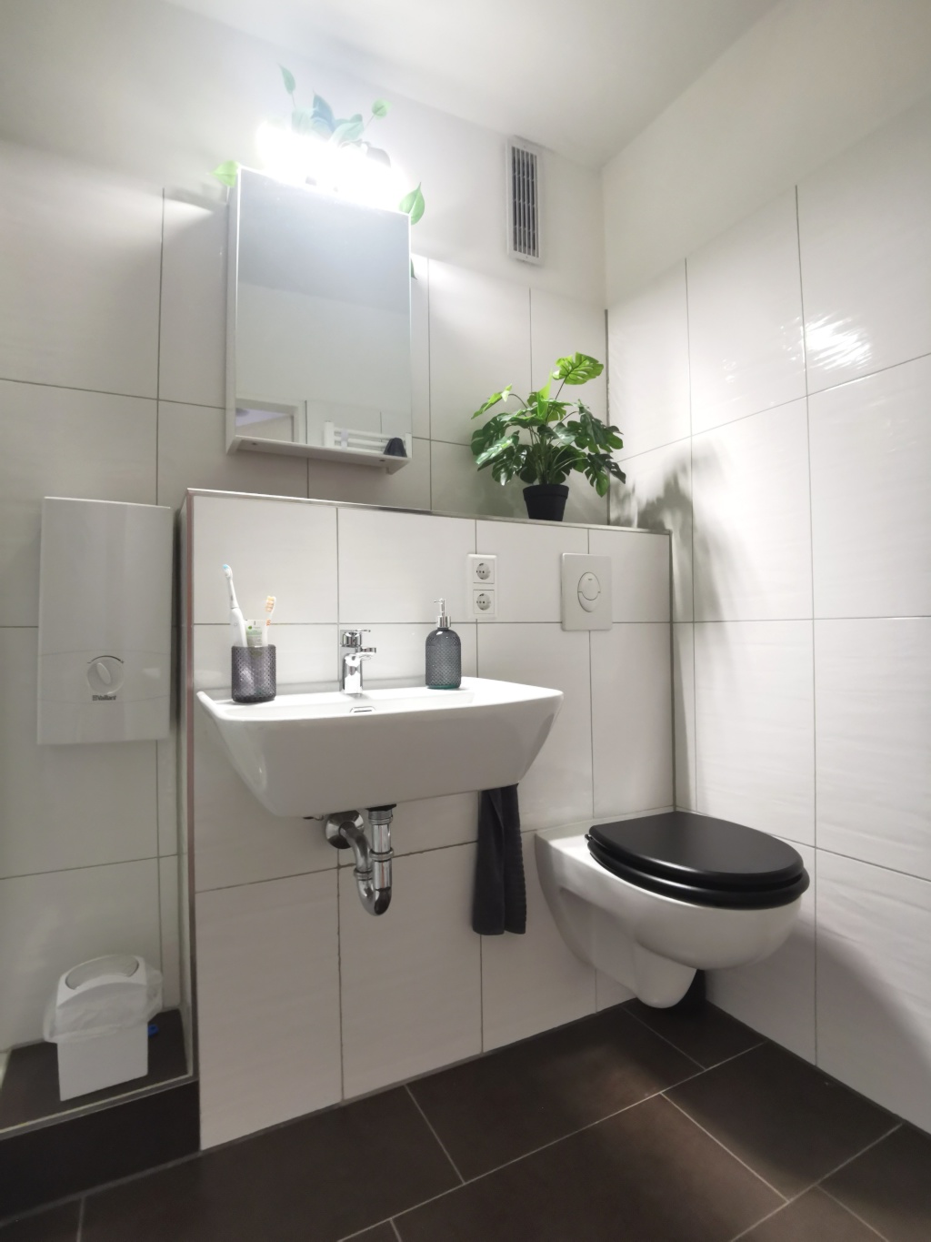 49qm modern möblierte 2-ZI-Whg || Düsseldorf-Pempelfort || super hell || riesen Balkon – Düsselthaler Straße 31, 40211 Düsseldorf Pempelfort – Vorschaubild 10