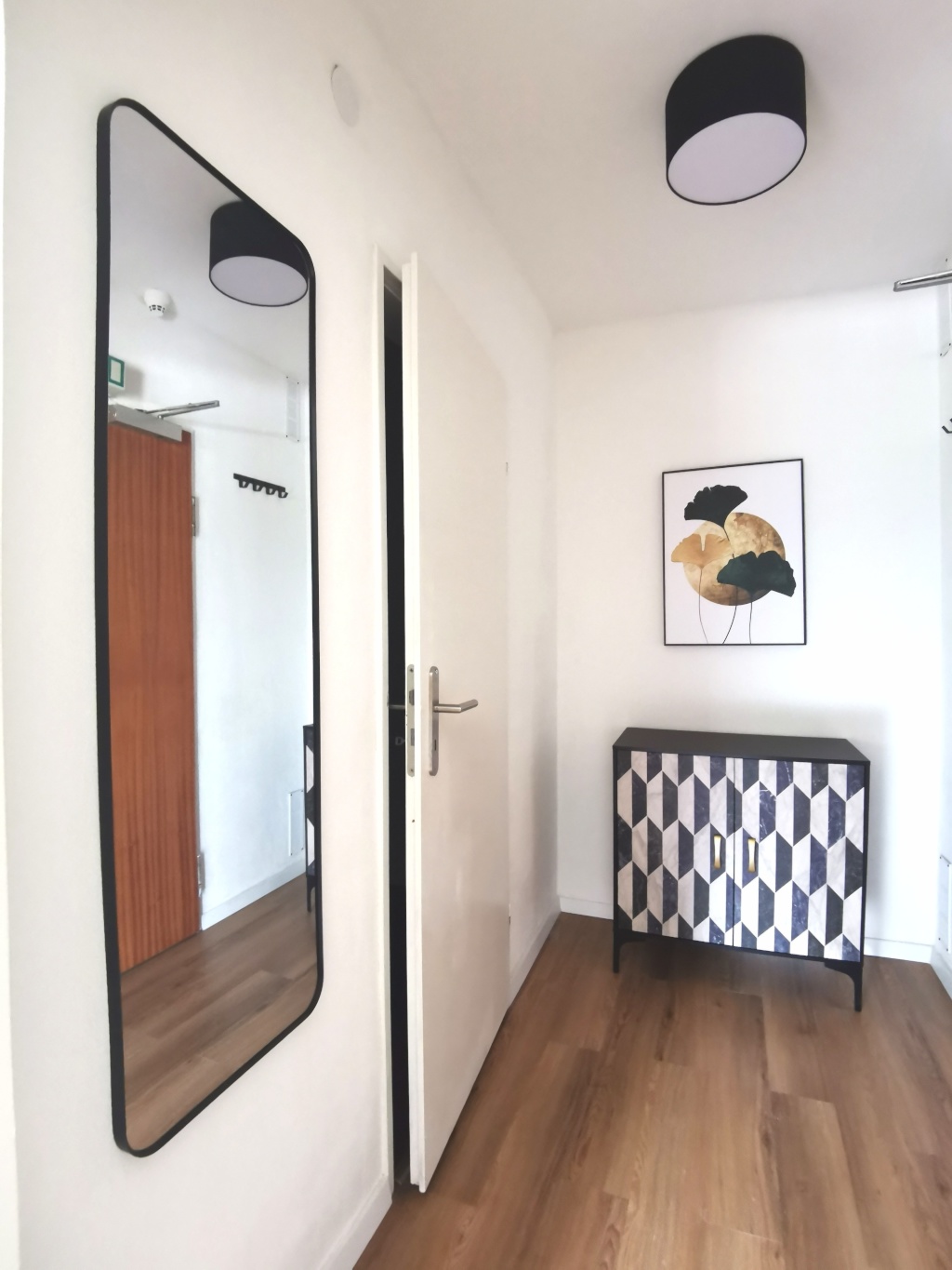 49qm modern möblierte 2-ZI-Whg || Düsseldorf-Pempelfort || super hell || riesen Balkon – Düsselthaler Straße 31, 40211 Düsseldorf Pempelfort – Vorschaubild 3