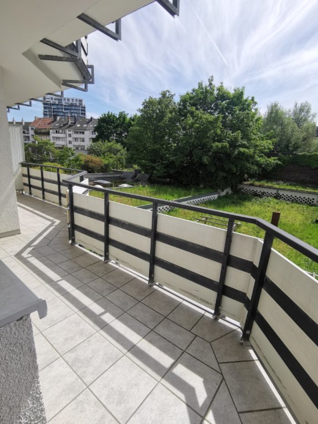 49qm modern möblierte 2-ZI-Whg || Düsseldorf-Pempelfort || super hell || riesen Balkon – Düsselthaler Straße 31, 40211 Düsseldorf Pempelfort – Vorschaubild 11