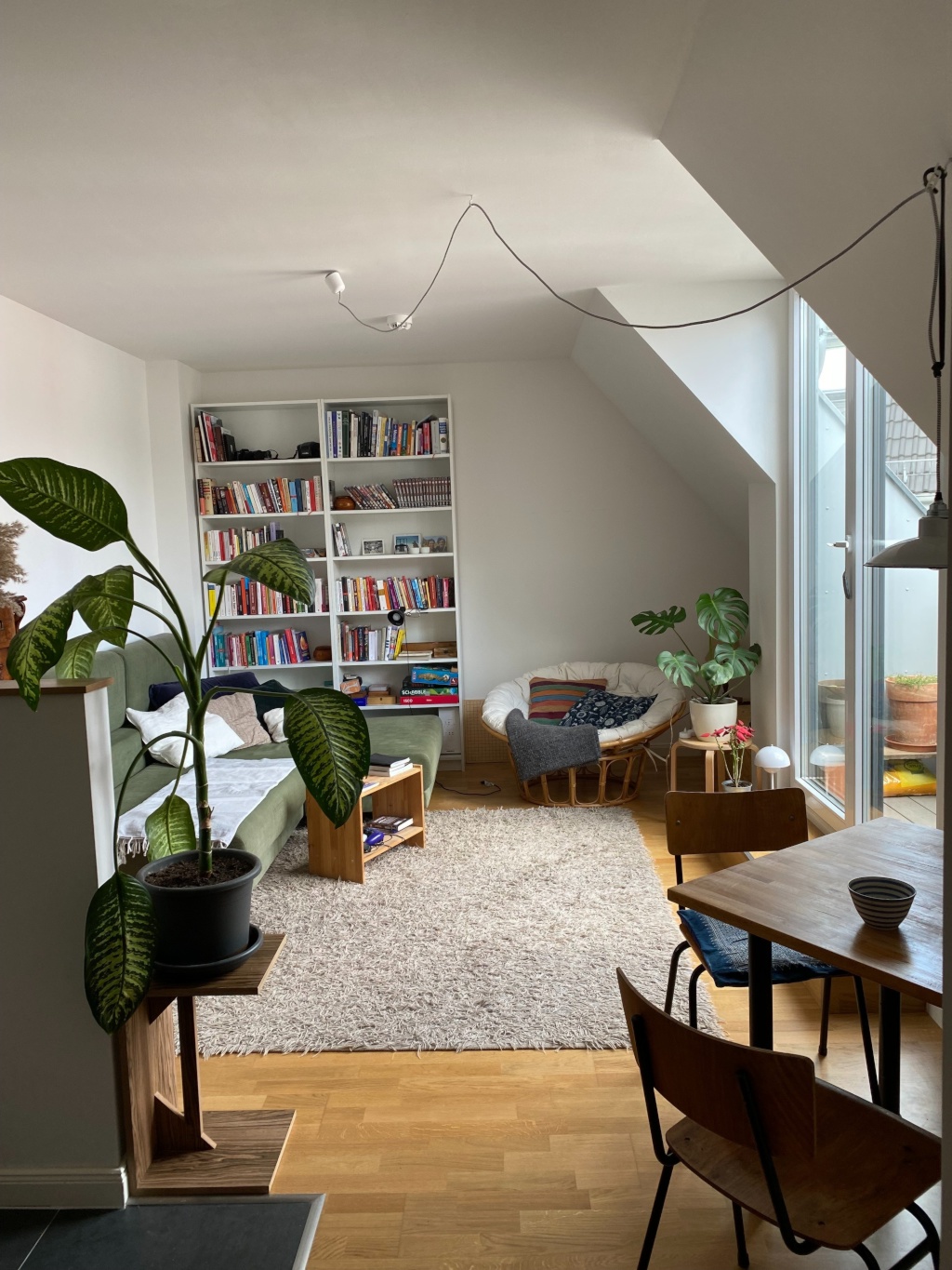 Schöne 2,5 Zi.-Dachgeschosswohnung mit Balkon, Nähe Rathaus Neukölln (3 Wochen)