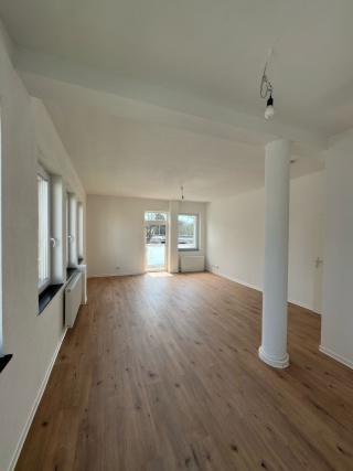 Anzeigenbild: Modern & saniert: 3-Zimmer-Wohnung mit Balkon und Gartenmitnutzung im 1. Stock (Whg. 3)