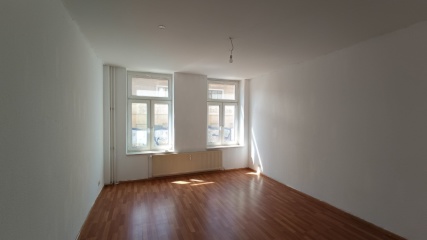 Anzeigenbild: Schöne, große und günstige Altbauwohnung