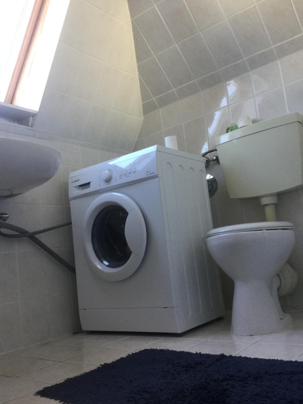 2 Zimmer Dachgeschoss Wohnung in München Laim/Hadern ab sofort tel.:+4917646160325 nur Anrufe – Fürstenriederstr. 190, 81377 München Laim – Vorschaubild 8