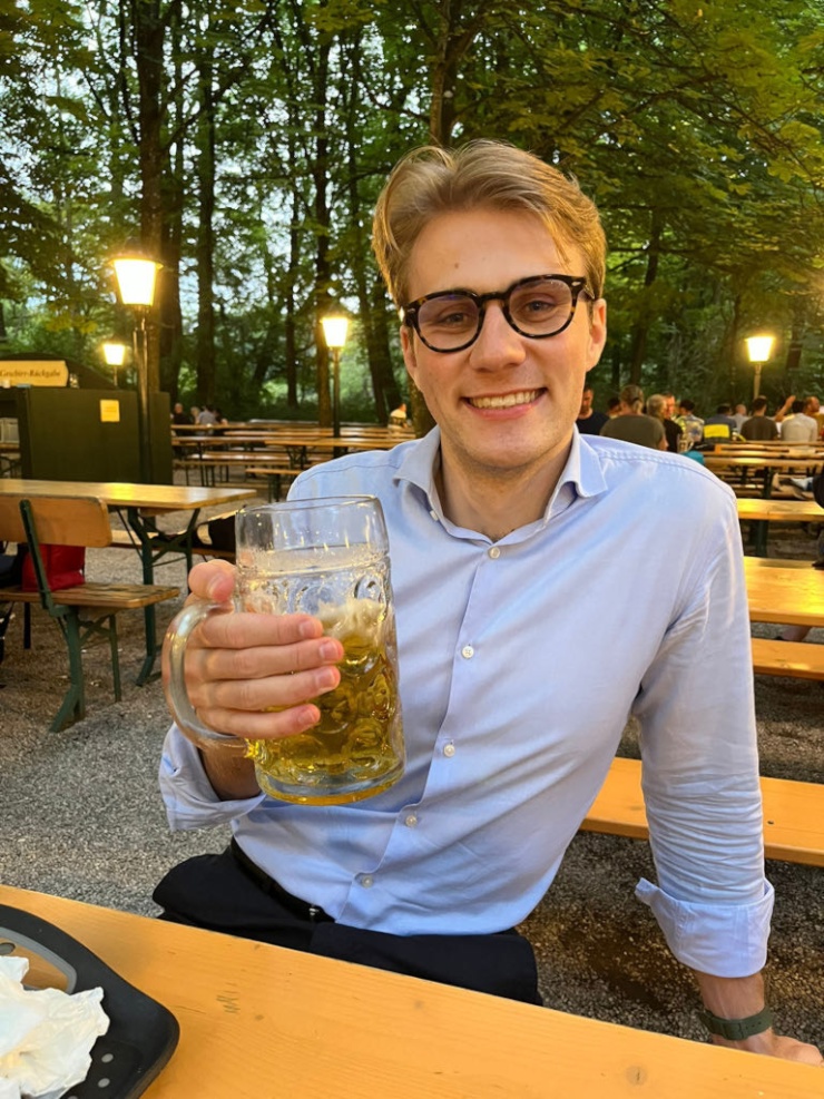 Anzeigenbild: Suche WG auf in Offenbach von September 2026 bis Juni 2027. Ich bin Berufseinsteiger, mache gerne Sport (joggen, bouldern) und bin immer offen für einen geselligen Abend :)