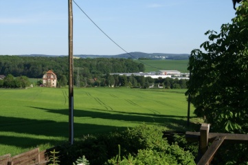 Anzeigenbild: Schöne ruhig gelegen Zweizimmerwohnung, mit Balkon und Blick ins Grüne.