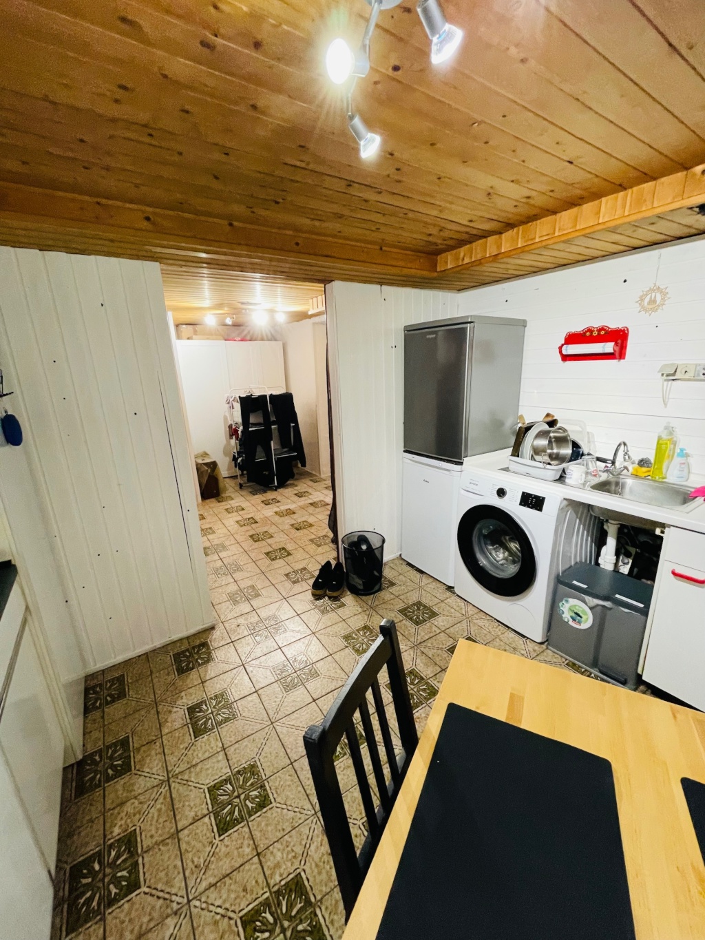 Souterrain Zimmer mit separater Küche und Badezimmer – Mustermann str 1, 51143 Köln Porz – Vorschaubild 4