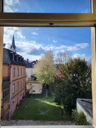 Anzeigenbild: 4-Zimmer Wohnung in zentraler Lage (WG-geeignet)