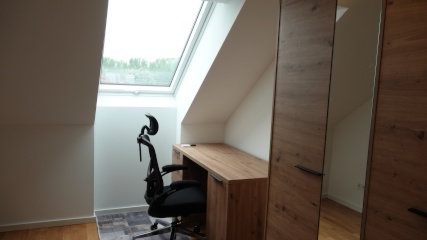 Imagen del anuncio: Primera cubierta parcialmente amueblada habitación en 3 GT