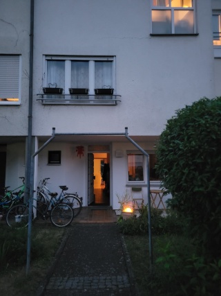 Anzeigenbild: Helles Zimmer in internationaler WG mit Garten