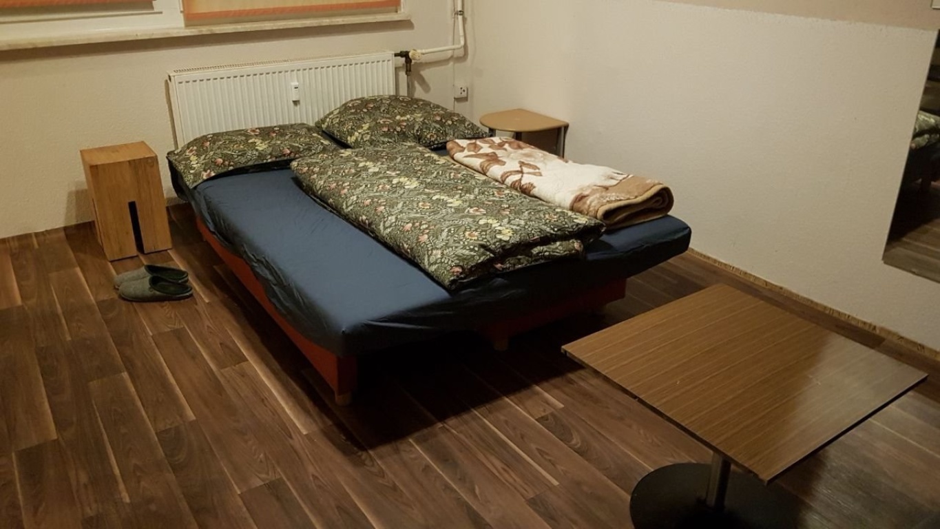 Ein Zimmer möblierte Wohnung mit Bad und Küche in ruhiger und ruhiger Lage One room furnished apartment with bathroom and Kitchen in quiet and calm place – Karl Laux Str. 56, 1219 Dresden Leubnitz-Neuostra – Vorschaubild 10