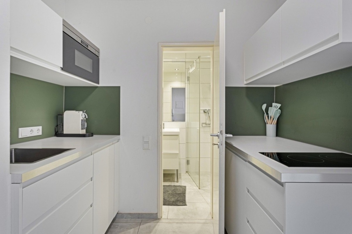 Apartamento Hafen Brückenstraße 16 - Blick aus der Küche ins Bad 1.0