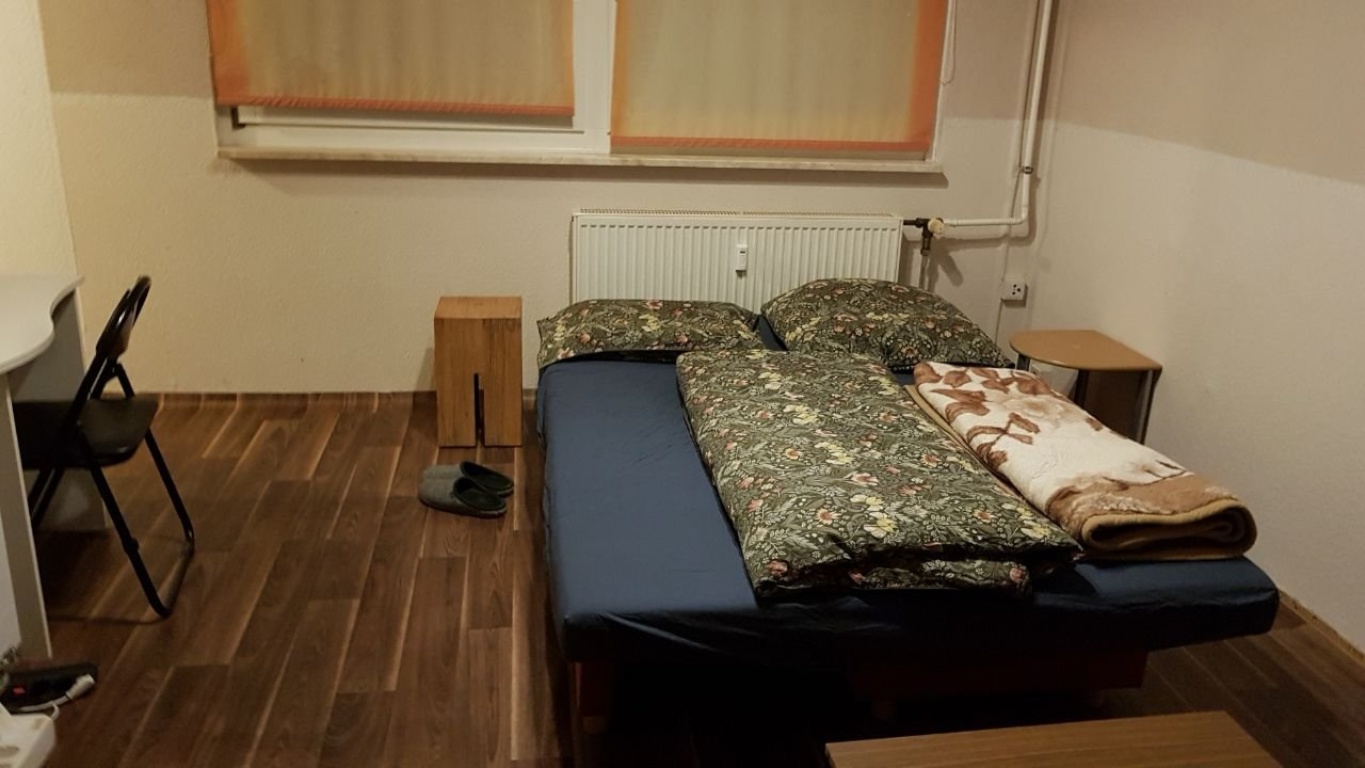 Ein Zimmer möblierte Wohnung mit Bad und Küche in ruhiger und ruhiger Lage One room furnished apartment with bathroom and Kitchen in quiet and calm place – Karl Laux Str. 56, 1219 Dresden Leubnitz-Neuostra – Vorschaubild 9